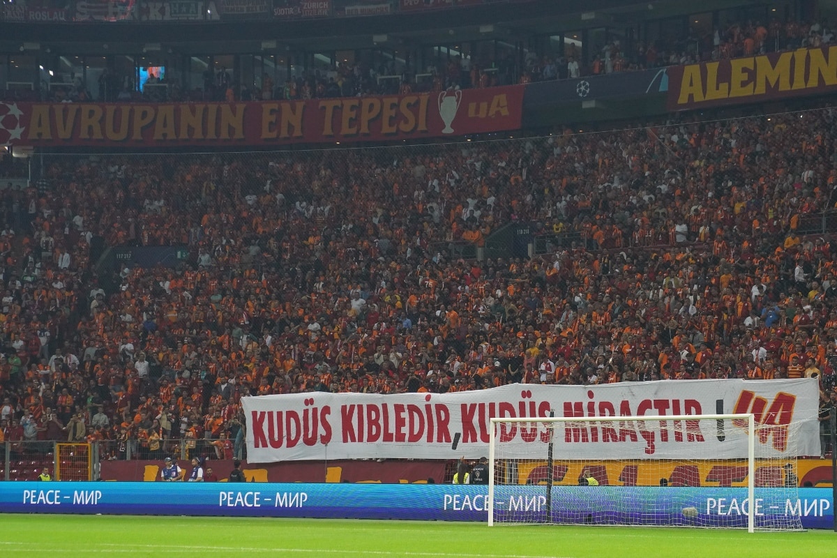 Manchester United fans in Istanbul: Essential matchday guide to Galatasaray 1 Manchester United fans in Istanbul