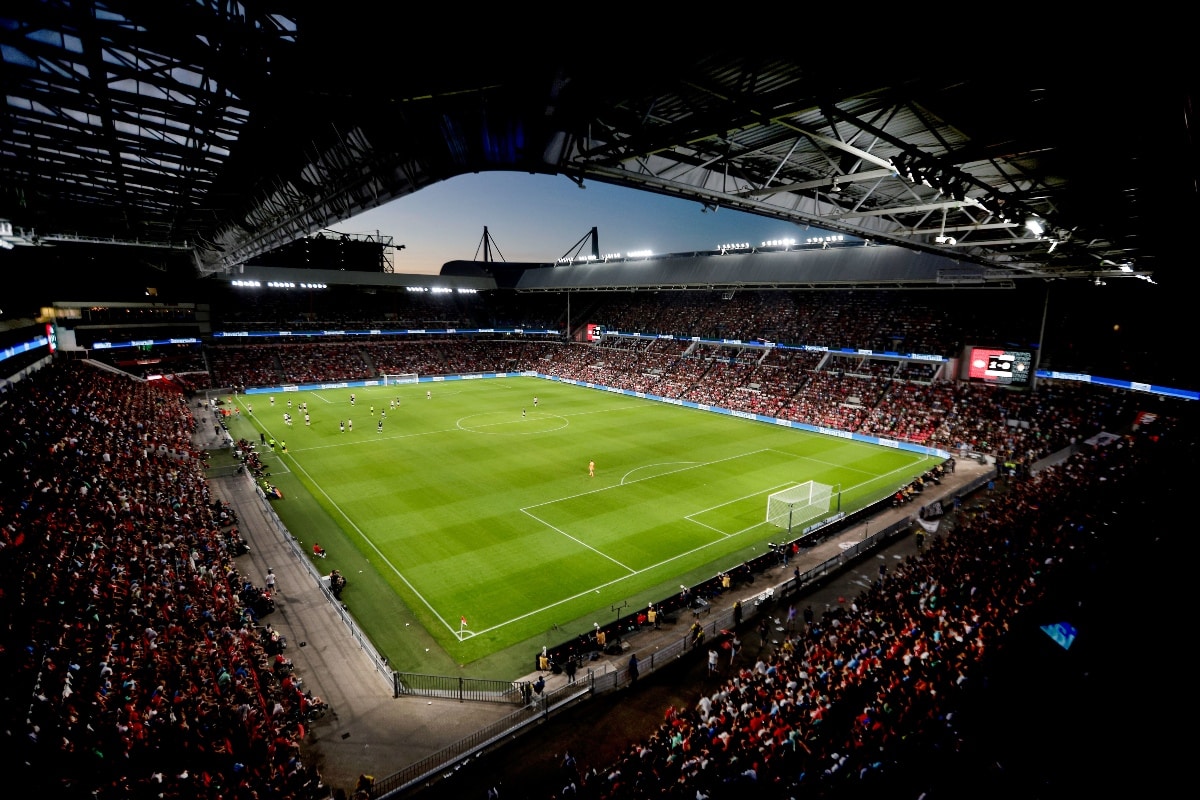 Arsenal fans in Eindhoven: Essential matchday guide for Philips Stadion 1 arsenal fans in eindhoven