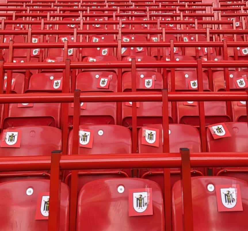 The Red Army donate badges to Bayern Munich fans