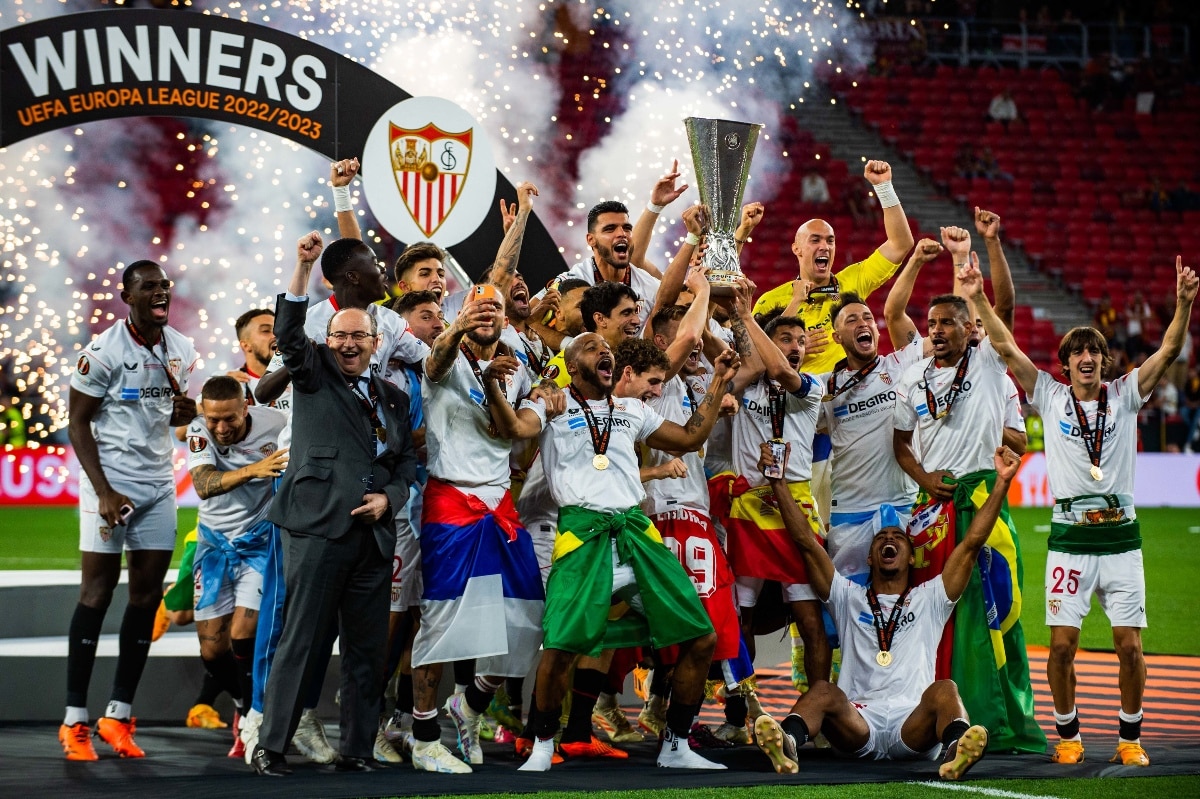 Europa League draw details: When is the UEL draw? 2 Europa League draw - Sevilla players celebrating Europa League title win