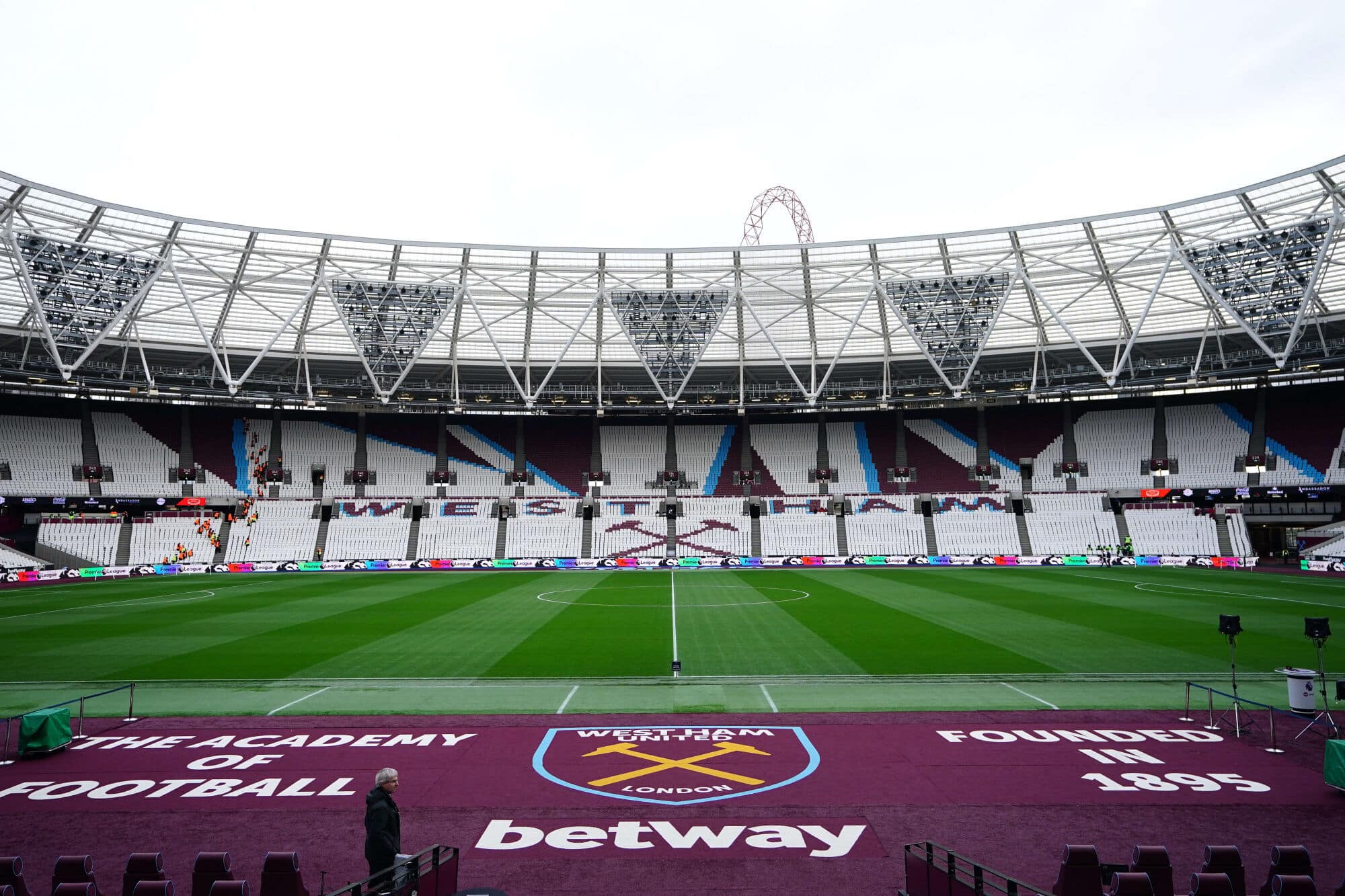 Which club serves the most expensive pies in the Premier League? 1 West Ham serve the most expensive pie in the Premier League.