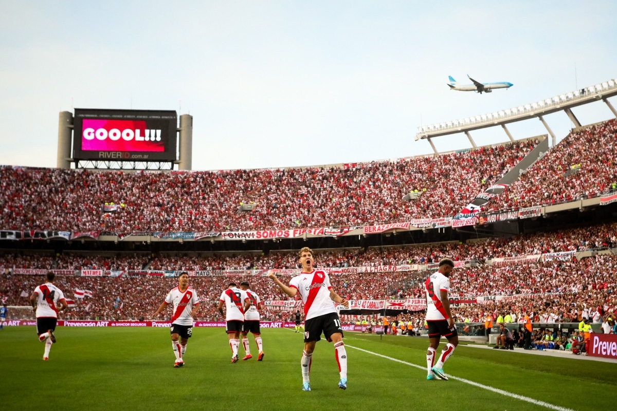 Where does the Argentina national team play? 1 Where does the Argentina national team play?