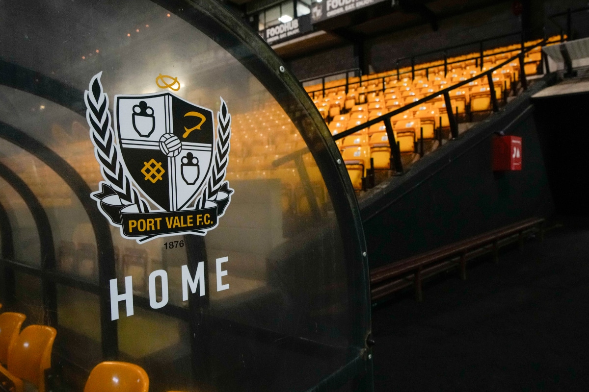 Ex-Port Vale player joins forces with Stoke City fans to poke fun at his former club 1 Ex-Port Vale player flies plane