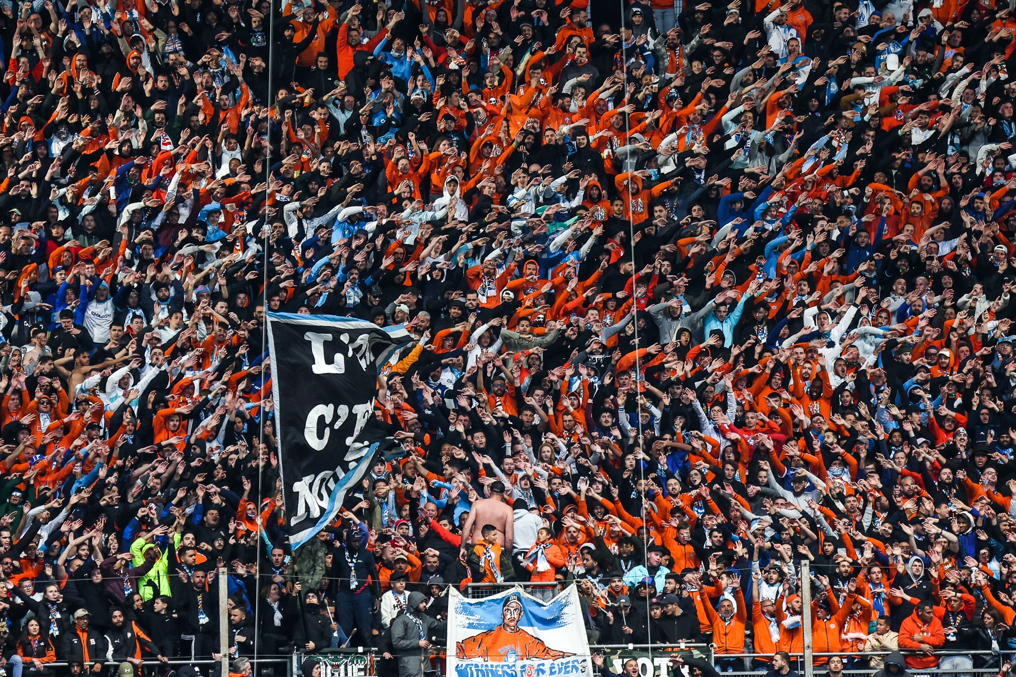 Marseille fans in fine voice for Benfica Europa League clash 1 marseille fans