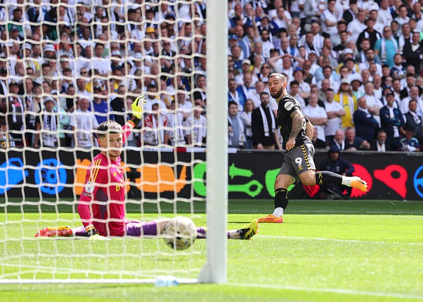 Crazy moment Leeds United fans pass alcohol between moving cars 1 Leeds United fans pass alcohol between moving cars ahead of Championship Play-off Final