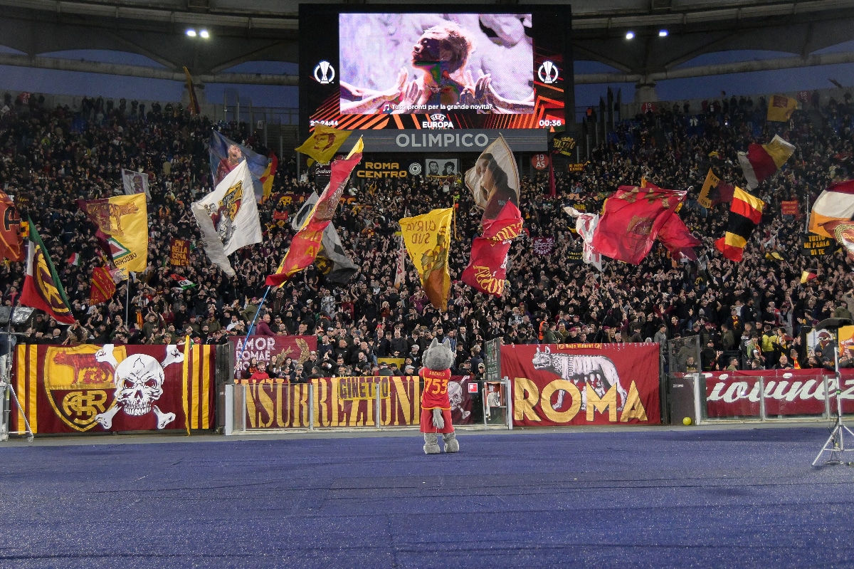 roma fans boo their own player