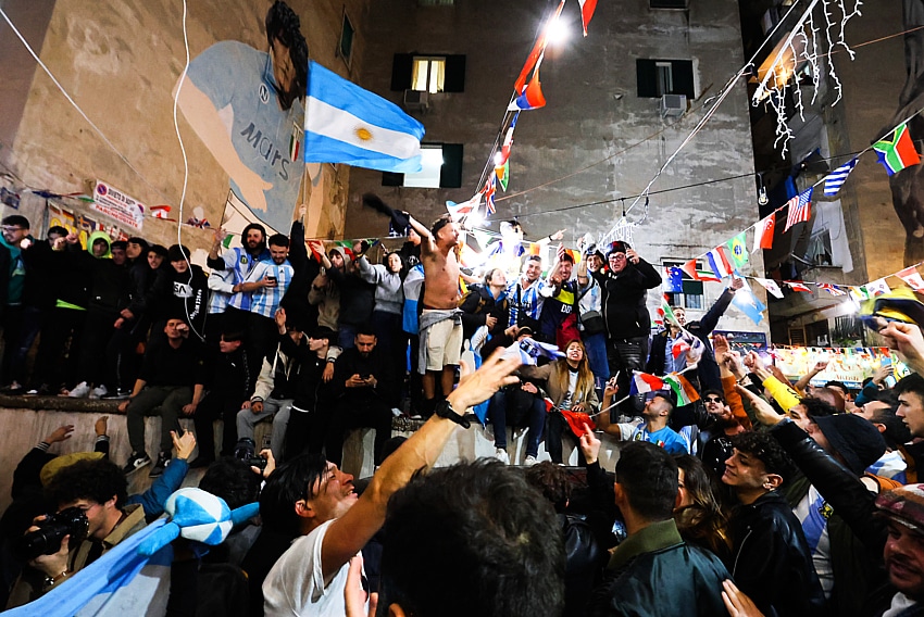 Argentina fans at the Copa América 2024 2 Argentina fans celebrate 2022 Qatar World Cup final win
