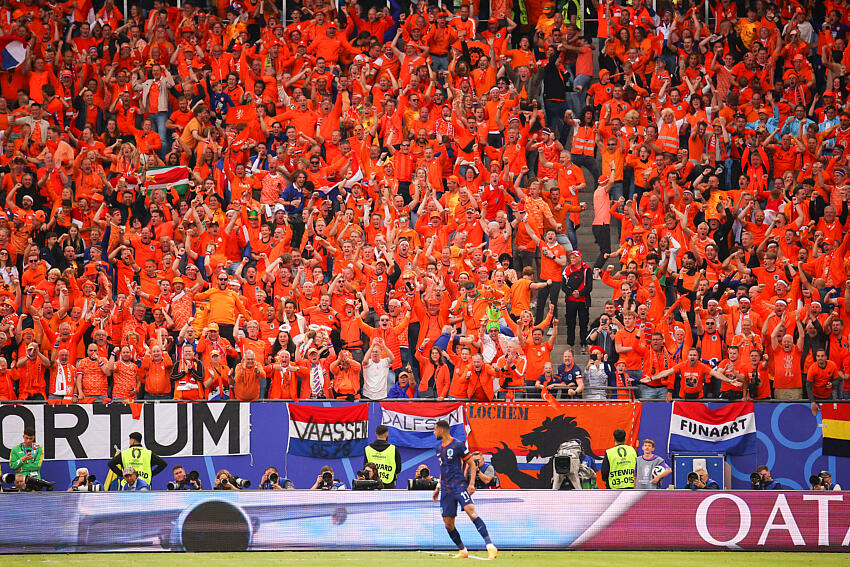 Incredible scenes as Dutch fans arrive in Leipzig ahead of France clash 1 Netherlands fans arrive in Leipzig