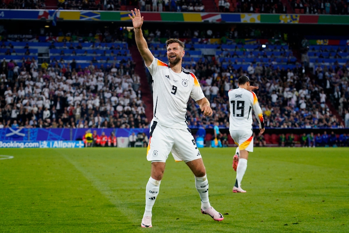 Niclas Füllkrug breaks Germany fan's hand before Scotland match 1 Niclas Fullkrug