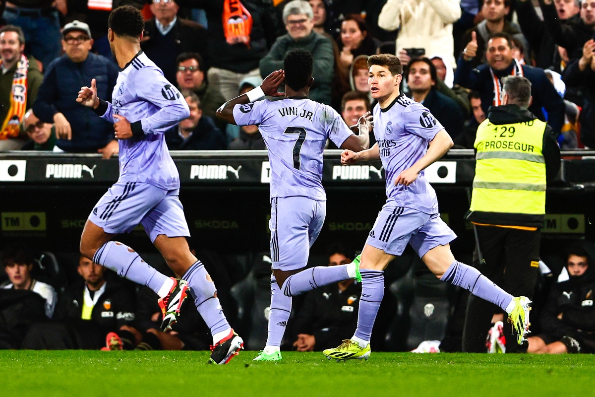 Vinicius Jr and valencia fans