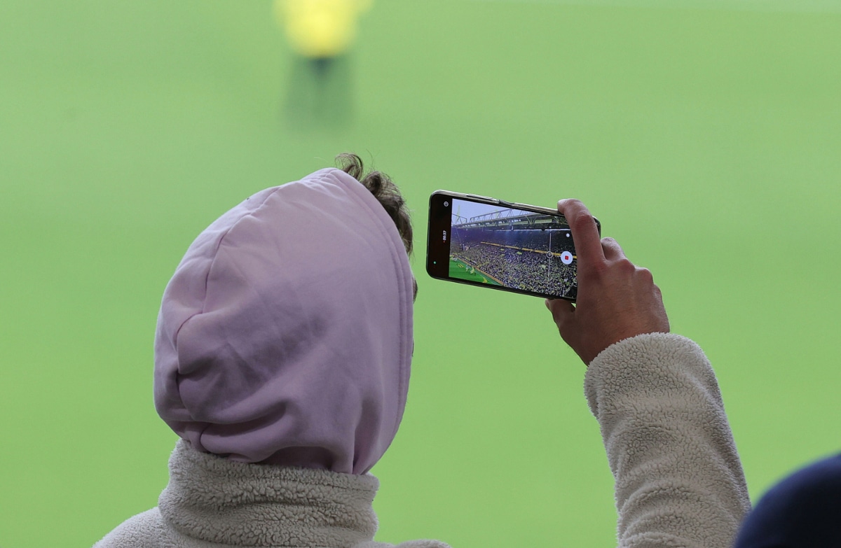 Fans at Euro 2024 could have their mobile phones taken off them 1 fans at euro 2024 filming