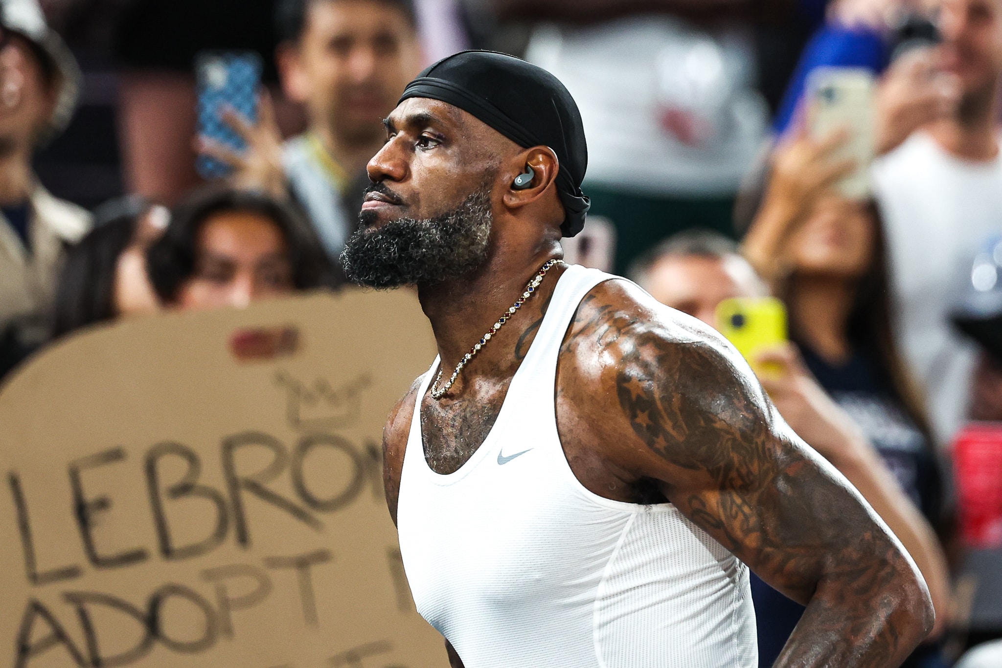 Famous Liverpool fans including Nelson Mandela, LeBron James, Angelina Jolie & others 3 Famous liverpool fans