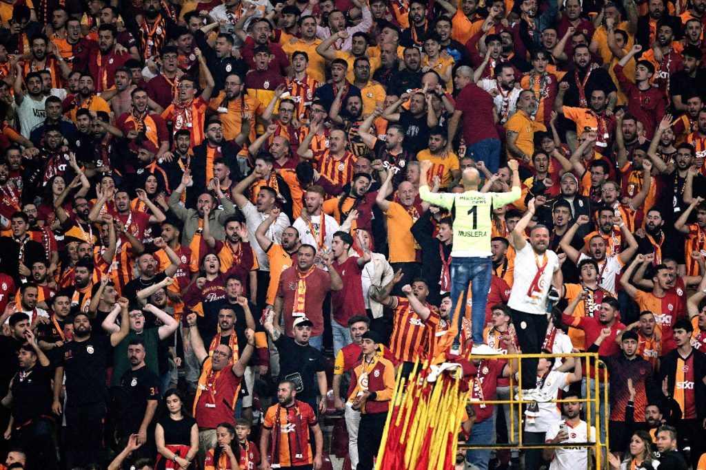 Galatasaray Ultras: The UltrAslan, Tifos, history and more 1 galatasaray ultras