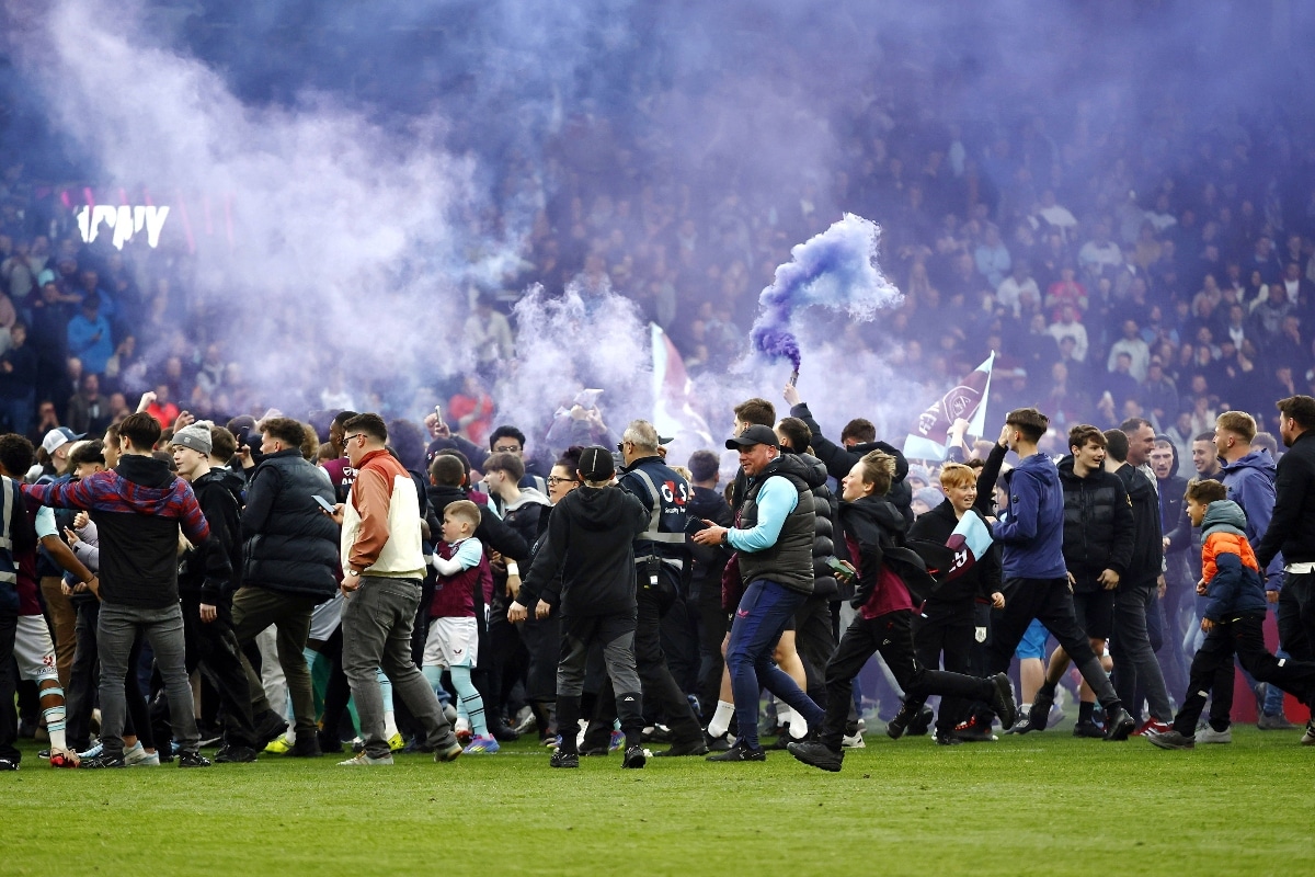 Burnley to 'recover all costs' directly from fans who caused damage during promotion pitch invasion 1 burnley pitch invasion
