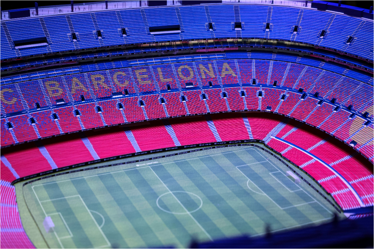 Former Barcelona star admits he&rsquo;d love to return to new Camp Nou after recent Lionel Messi visit