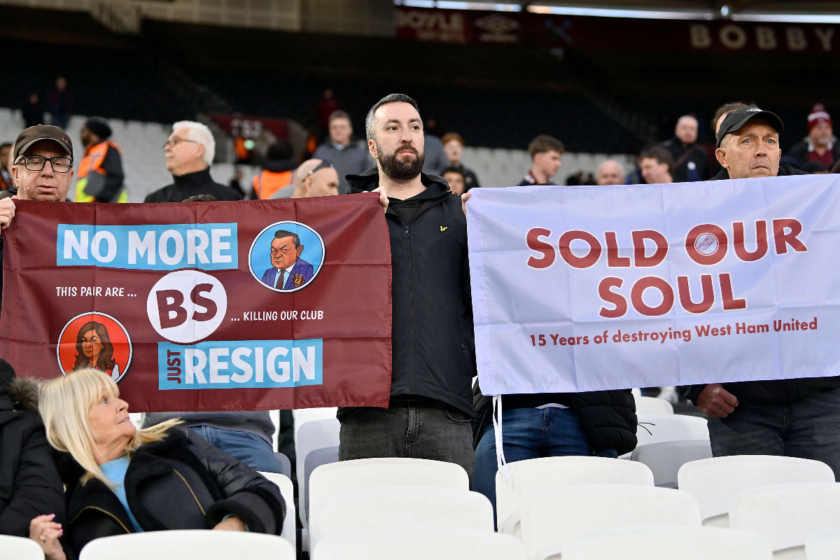 Nuno Espirito Santo responds to 'amazing' West Ham fans after post-game London Stadium protest 1 West Ham fans holding up protest signs during their 40-minute sit-in after the Newcastle game.