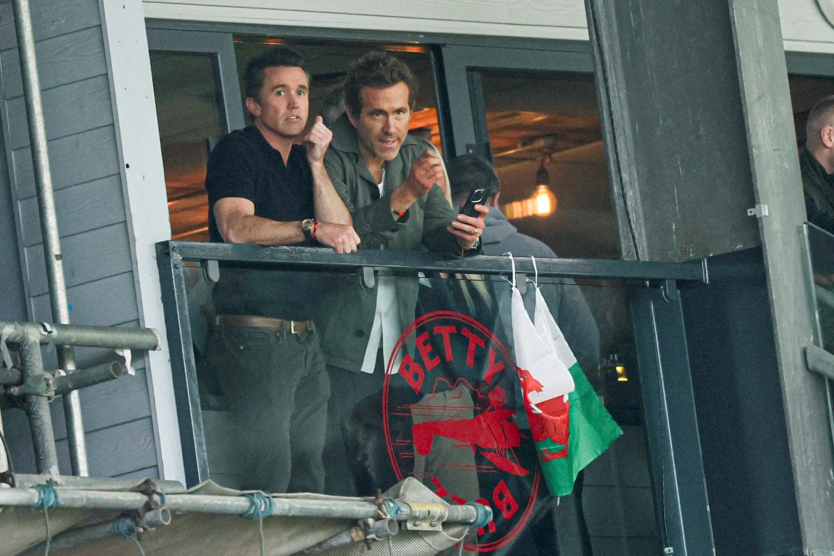 Former Premier League CEO demands 'major enquiry' into £18m grant for Wrexham stadium redevelopment 1 Reynolds McElhenney