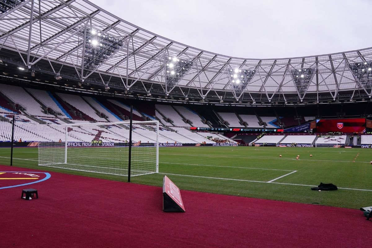 West Ham &lsquo;on the edge of a precipice&rsquo; as David Sullivan now sent stark London Stadium warning