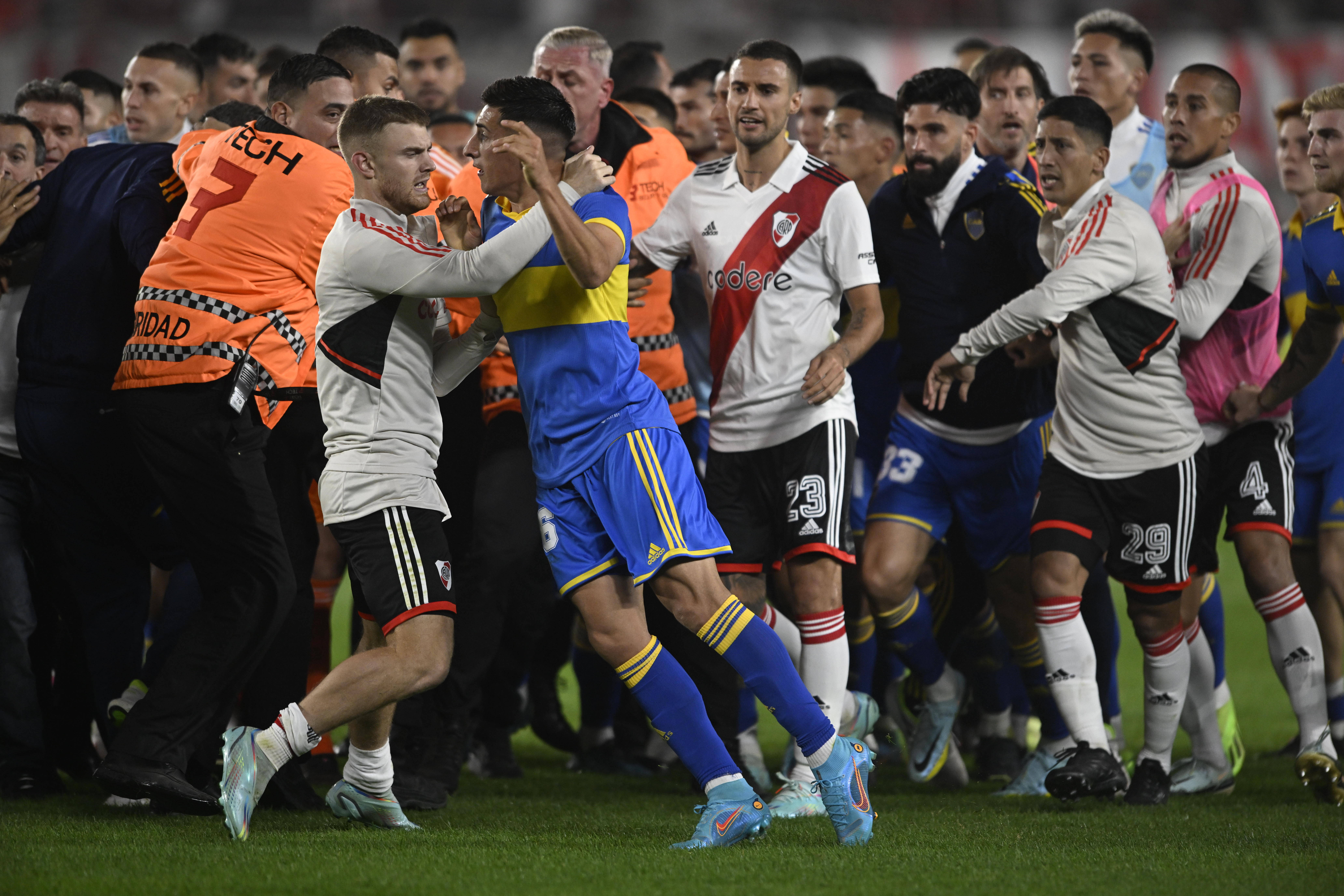 Seven players receive red cards after fight between River Plate and Boca Juniors
