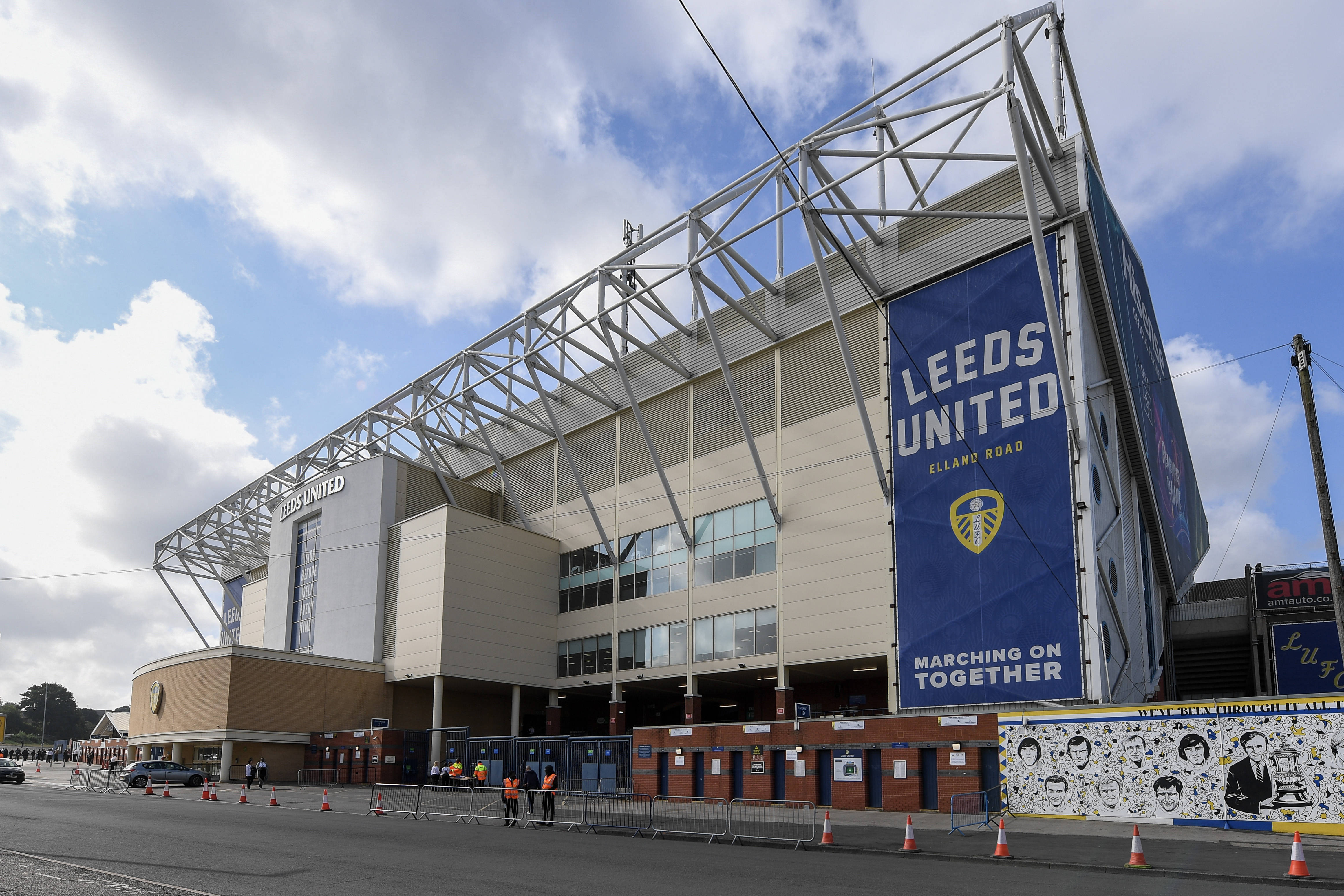 Where to Eat and Drink Near Elland Road 2026: Best Pubs and Restaurants for Fans