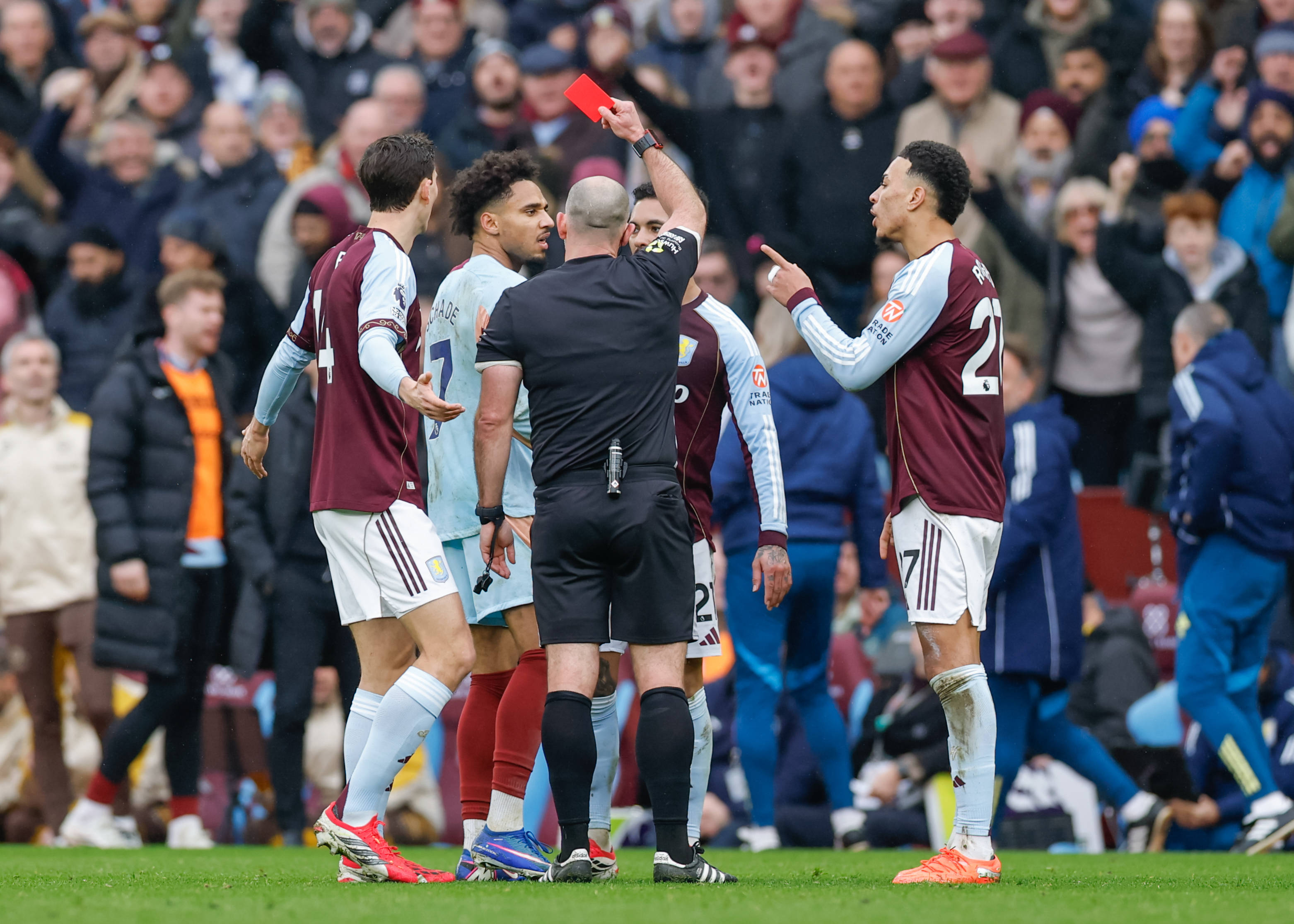 Former Aston Villa star hilariously mocks Premier League club with dig at their stadium capacity