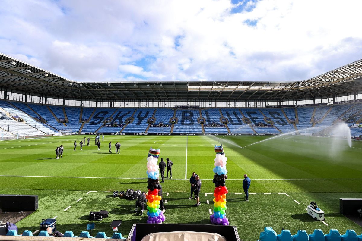 Premier League hopefuls set new attendance record in crucial victory