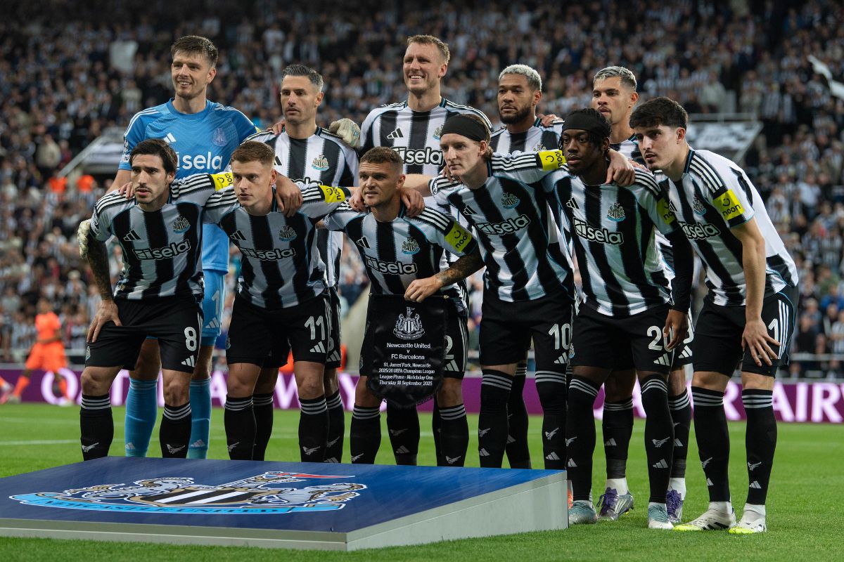 Newcastle players before the game against Barcelona