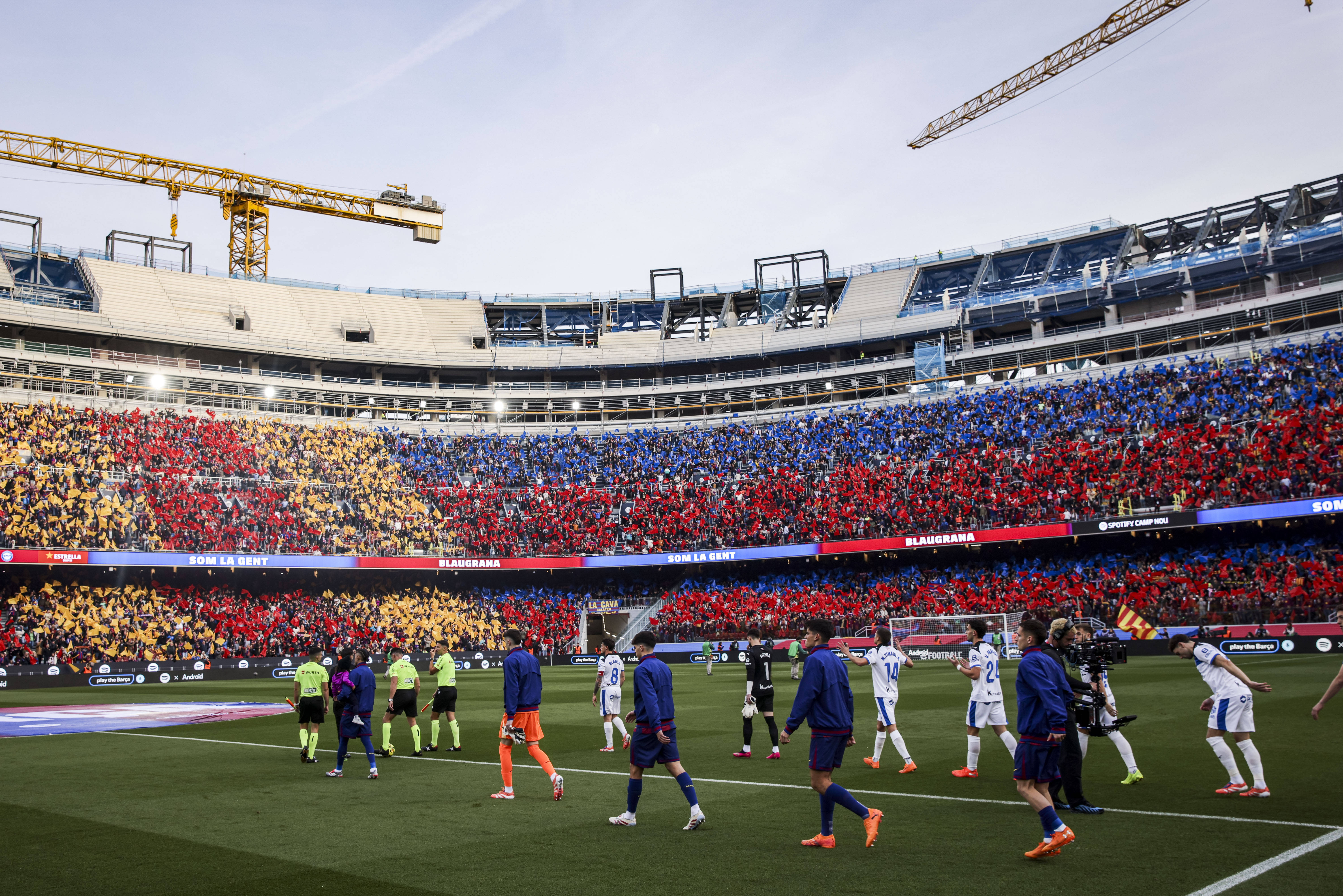 Barcelona now learn likely Gol Nord reopening fixture as fresh Camp Nou capacity update emerges 1 Players walk out at the Camp Nou